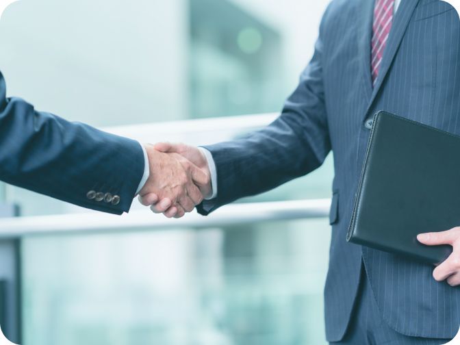 秘密保持契約書にサインする様子を表現したイラスト