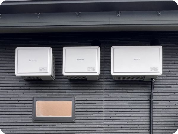 パナソニック 蓄電池システムの写真